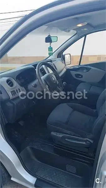 Usado Renault Trafic 120 CV (88 kW) 2019 Gris / plata Monovolumen