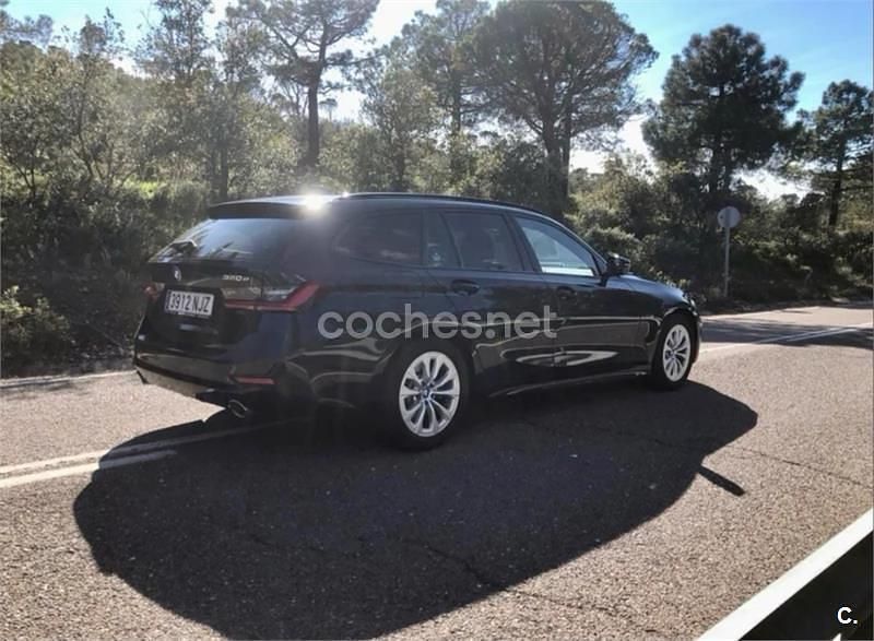 Usado BMW 320e Advantage 204 CV (150 kW) 2022 Negro Familiar