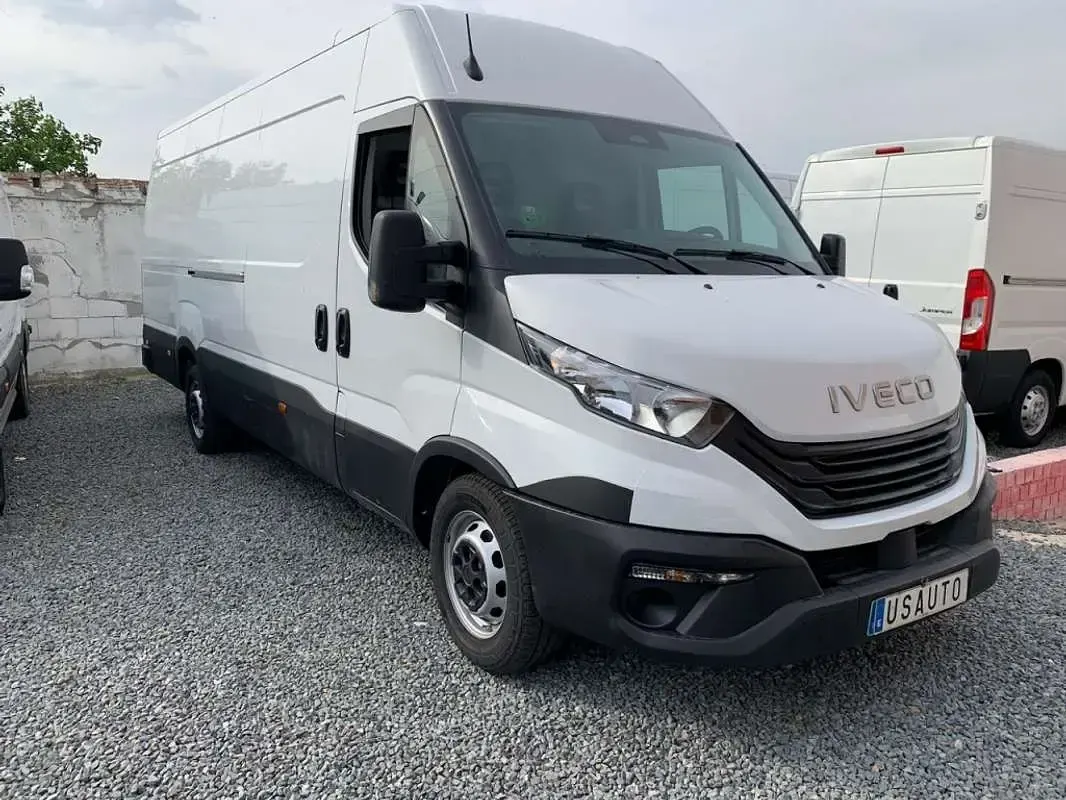 Usado Iveco Daily 156 CV (114 kW) 2024 Blanco Van
