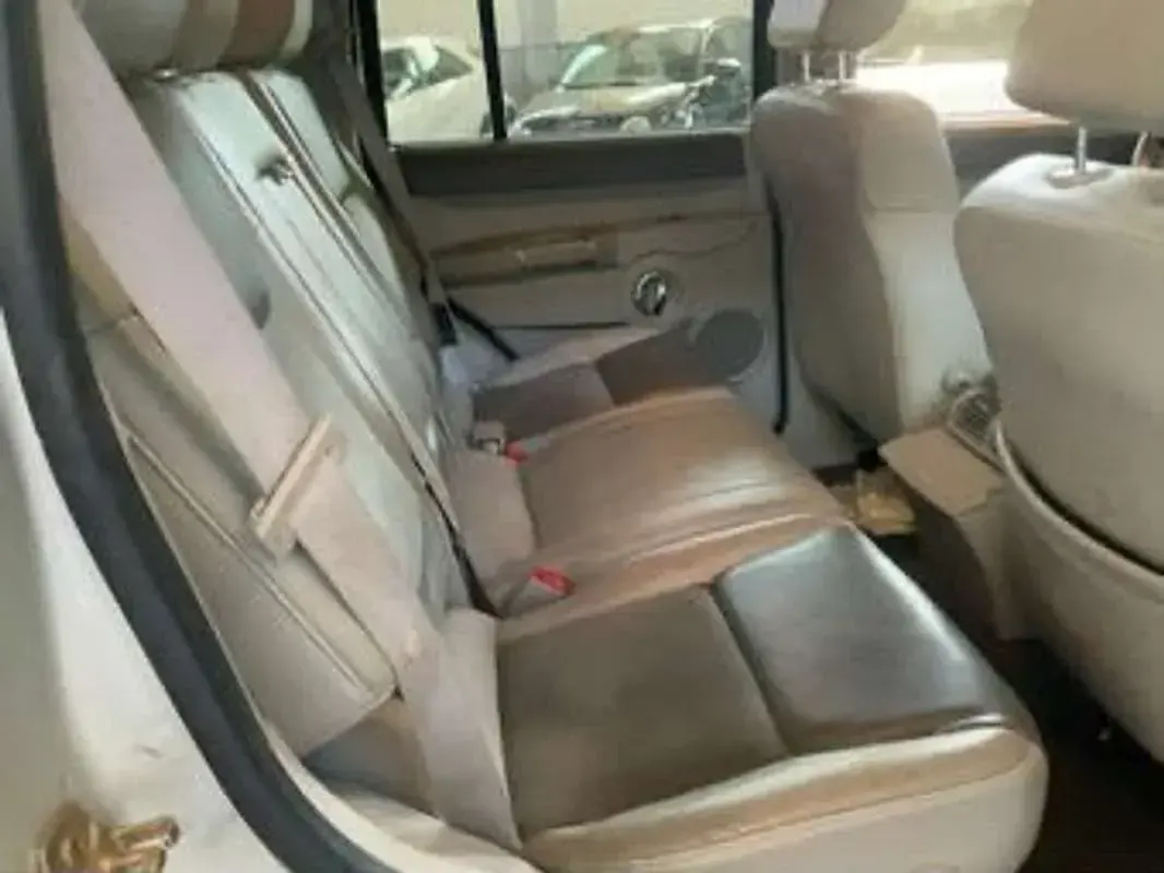 Usado Jeep Commander Overland 218 CV (160 kW) 2008 Beige SUV