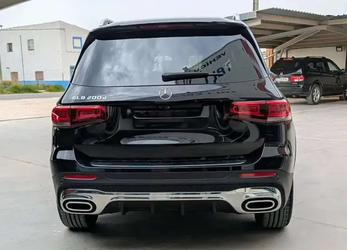 Usado Mercedes GLB200 Premium 150 CV (110 kW) 2024 Negro SUV
