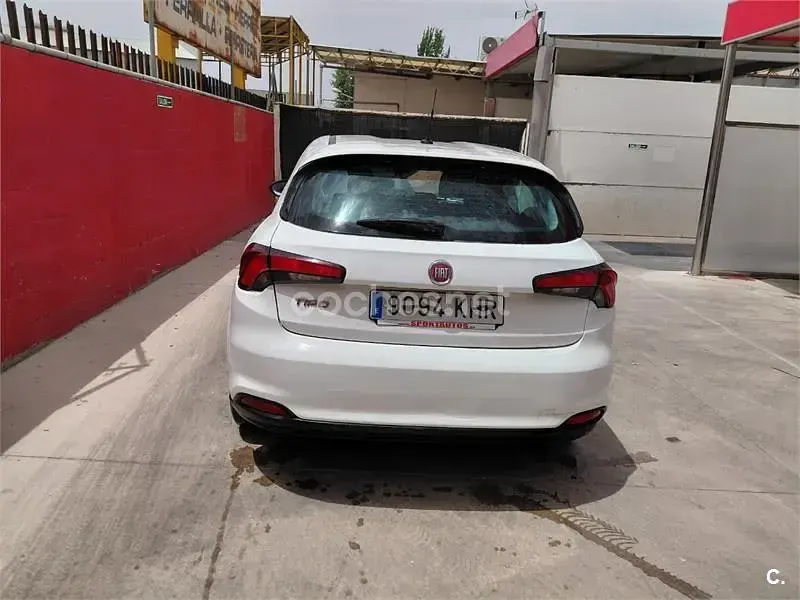Usado Fiat Tipo Lounge 95 CV (69 kW) 2018 Blanco Berlina