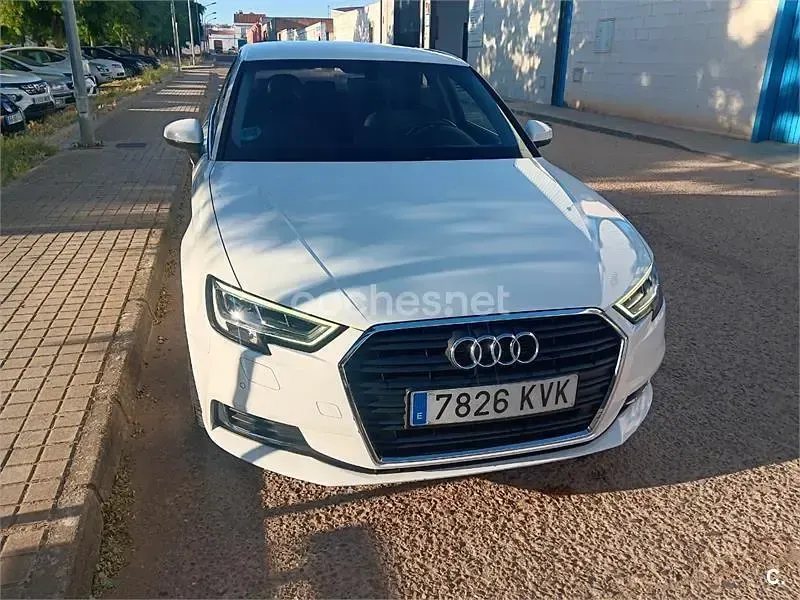 Usado Audi A3 116 CV (85 kW) 2019 Blanco Berlina