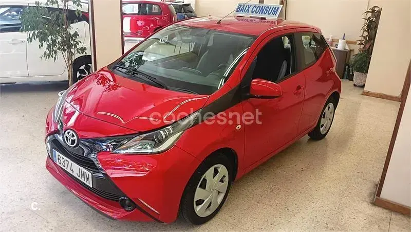 Używany Toyota Aygo X-cite 69 KM (50 kW) 2016 Czerwony Hatchback
