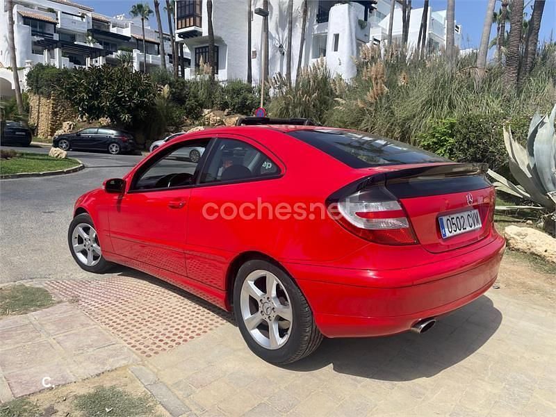 Usado Mercedes C220 143 CV (105 kW) 2004 Rojo Berlina