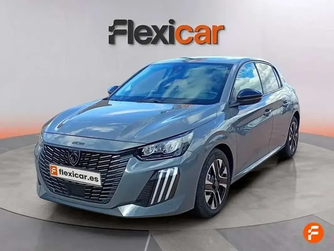 Usado Peugeot 208 Allure 101 CV (74 kW) 2025 Gris Utilitario