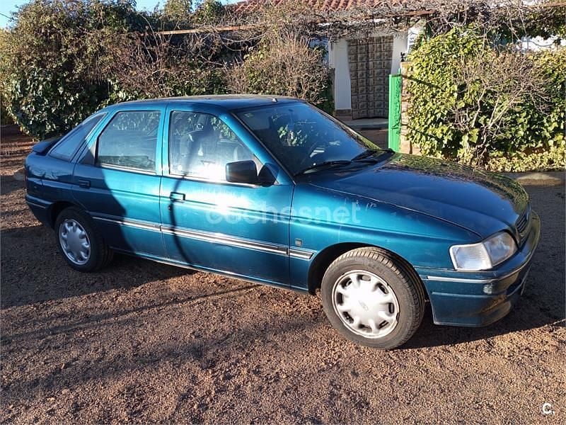 Azul Usado 1994 Ford Escort Berlina | 3600 € - Imagen 1/4