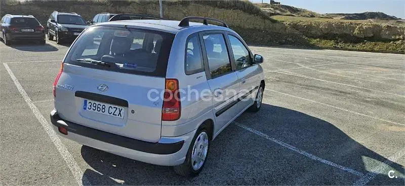 Usado Hyundai Matrix GLS 103 CV (75 kW) 2004 Gris / plata Monovolumen