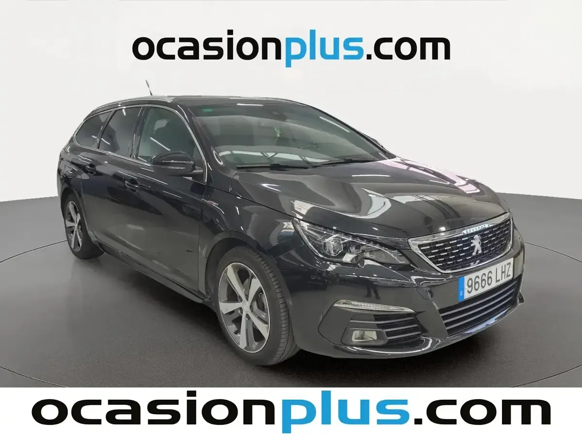Usado Peugeot 308 GT-line 130 CV (95 kW) 2020 Negro Familiar