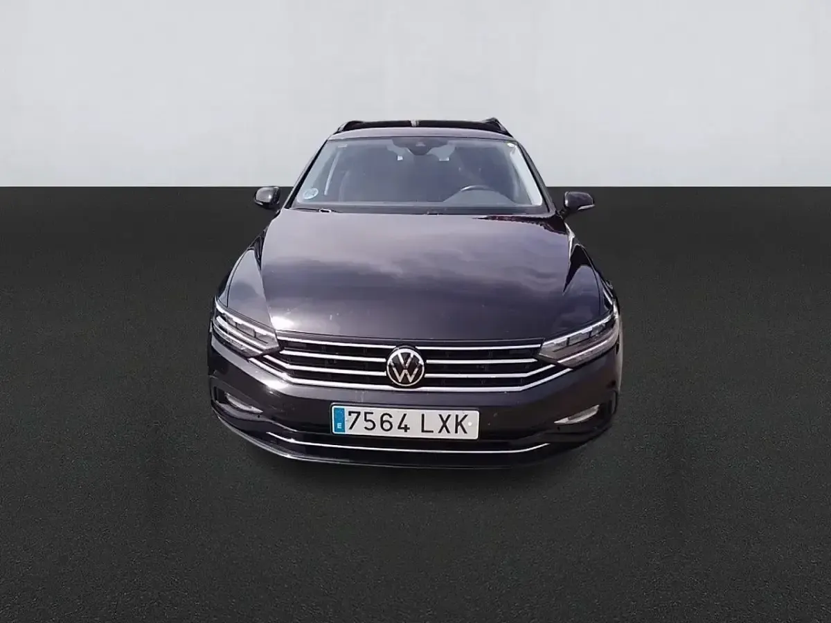 Usado VW Passat Executive 150 CV (110 kW) 2022 Negro Familiar