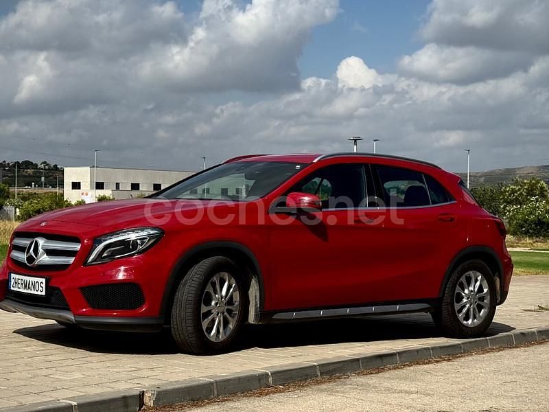 Usado Mercedes GLA200 AMG line 136 CV (100 kW) 2015 Rojo SUV
