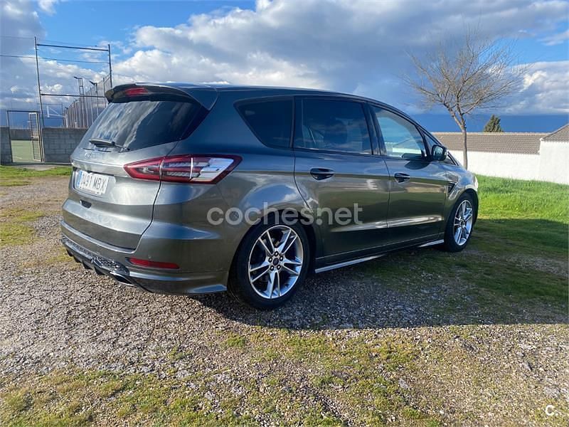 Usado Ford S-MAX Titanium 180 CV (132 kW) 2017 Gris / plata Monovolumen
