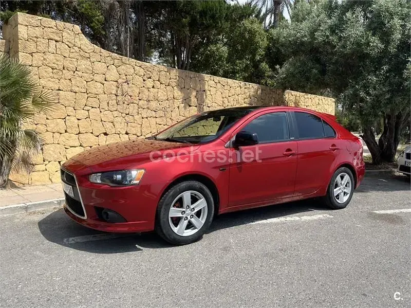 Usado Mitsubishi Lancer Sportback Invite 109 CV (80 kW) 2010 Rojo Berlina
