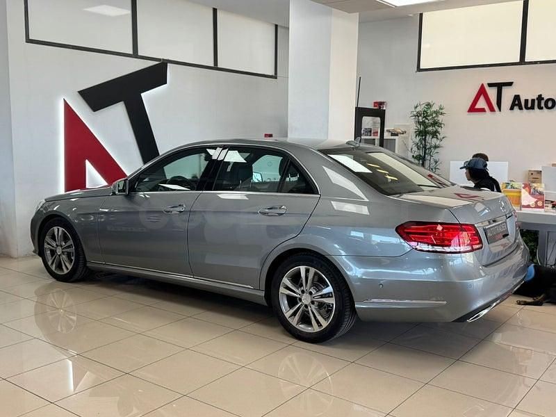 Usado Mercedes E200 136 CV (100 kW) 2013 Gris / plata Berlina