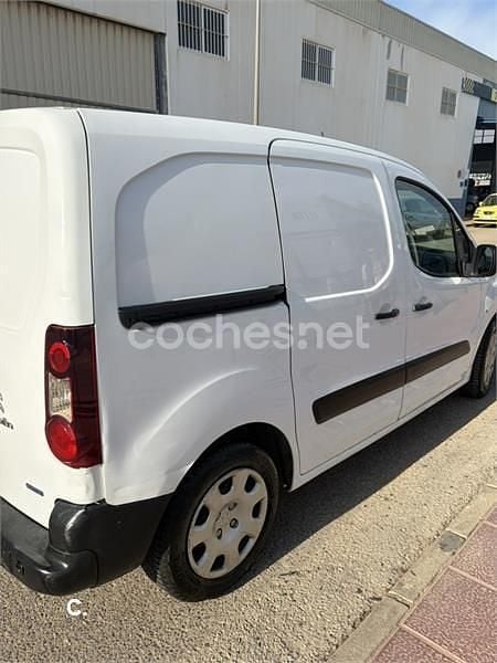 Usado Citroën Berlingo XTR 100 CV (73 kW) 2016 Blanco Monovolumen