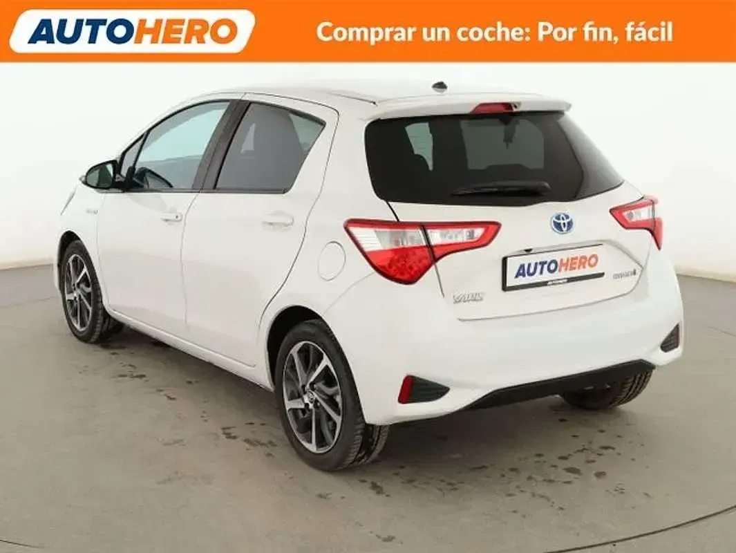 Usado Toyota Yaris Hybrid 101 CV (74 kW) 2019 Blanco Berlina