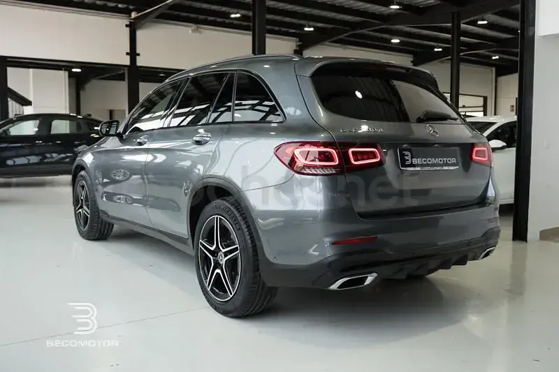 Usado Mercedes GLC200 163 CV (119 kW) 2020 Gris / plata SUV