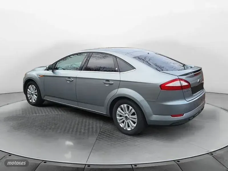 Usado Ford Mondeo Ghia 125 CV (91 kW) 2010 Gris Berlina