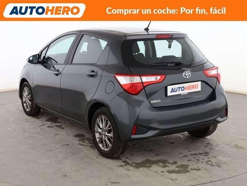 Usado Toyota Yaris Active 110 CV (80 kW) 2019 Gris Berlina