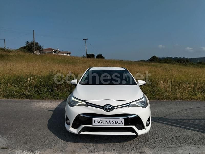 Usado Toyota Avensis Advance 143 CV (105 kW) 2016 Blanco Familiar