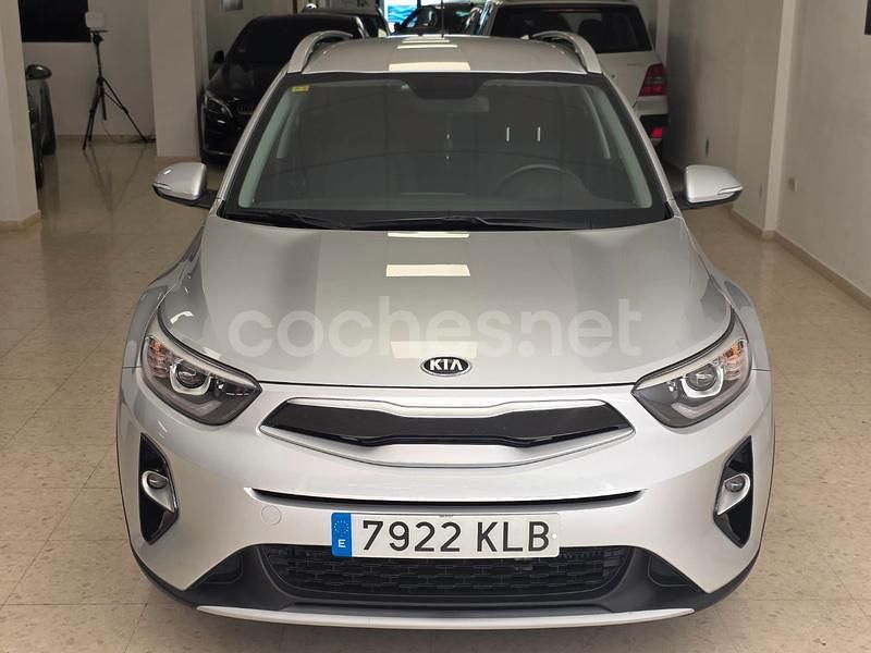 Usado Kia Stonic 110 CV (80 kW) 2018 Gris / plata SUV