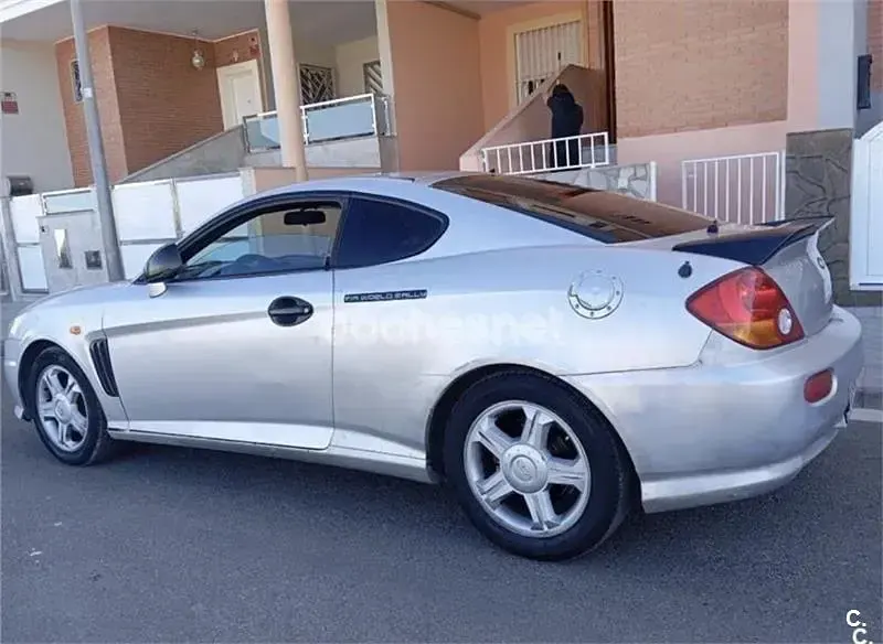 Usado Hyundai Coupé 105 CV (77 kW) 2004 Gris / plata Coupe