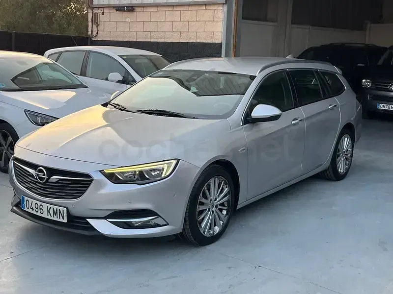 Usado Opel Insignia Exklusiv 170 CV (125 kW) 2018 Gris / plata Familiar