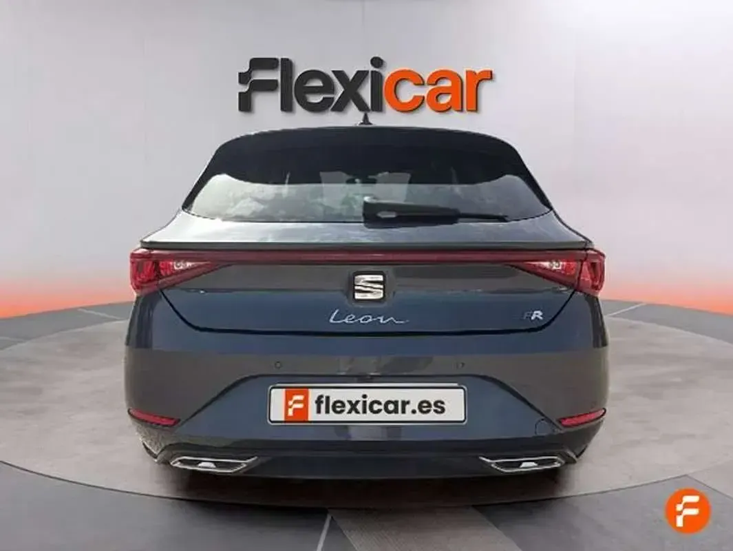 Usado Seat Leon FR 150 CV (110 kW) 2025 Gris Familiar