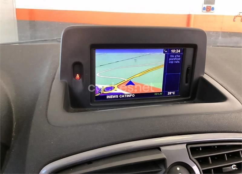 Usado Renault Clio II Expression 85 CV (62 kW) 2010 Gris / plata Berlina