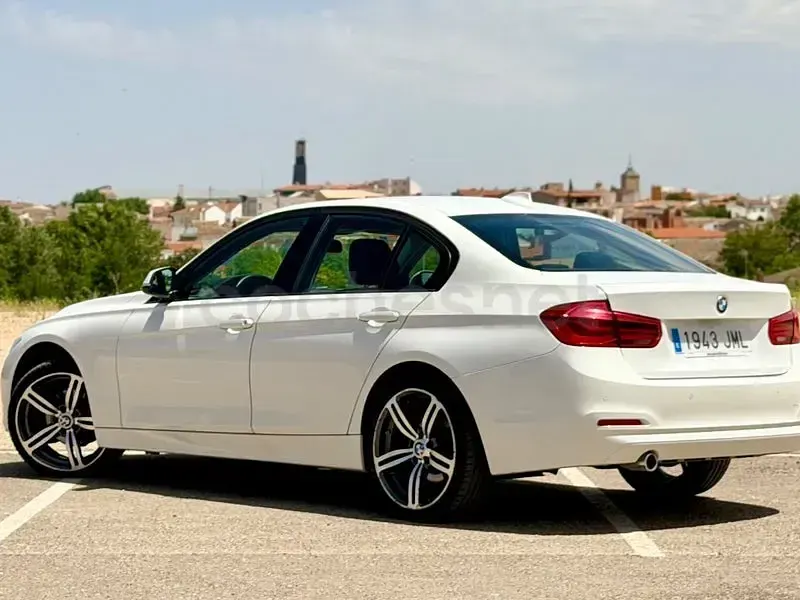 Usado BMW 318 Comfort Edition 150 CV (110 kW) 2016 Blanco Berlina