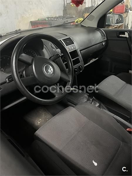Usado VW Polo Highline 100 CV (73 kW) 2003 Azul Berlina