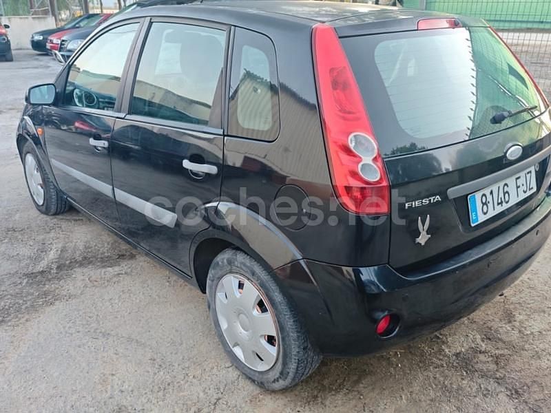 Usado Ford Fiesta Ambiente 68 CV (50 kW) 2006 Azul Berlina