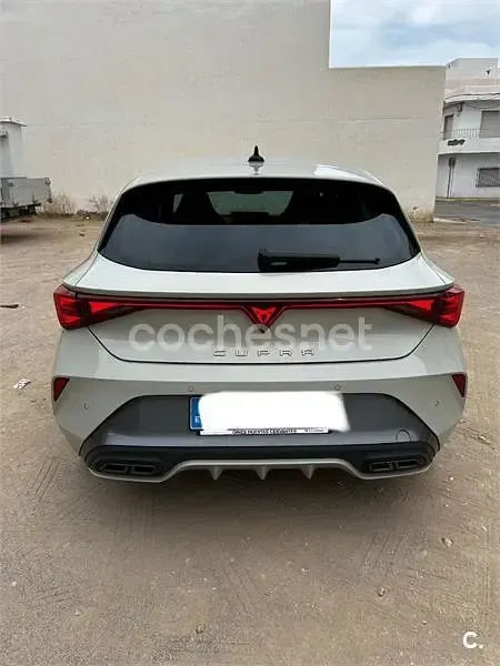 Usado Cupra Leon 150 CV (110 kW) 2024 Blanco Berlina
