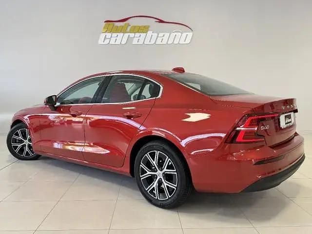 Begagnad Volvo S60 Core 197 HK (144 kW) 2023 Röd Sedan
