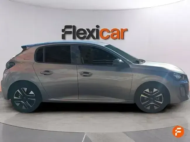 Usado Peugeot 208 Allure 100 CV (73 kW) 2025 Gris Utilitario