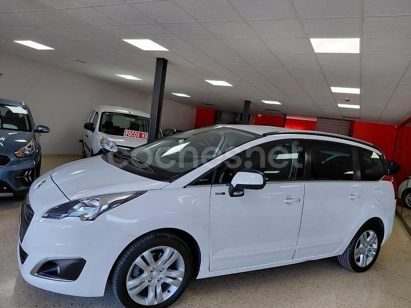 Blanco Usado 2016 Peugeot 5008 Style Monovolumen | 9600 € (Precio justo) - Imagen 1/4