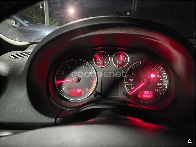 Używany Audi A3 Attraction 102 KM (75 kW) 2004 Czerwony Hatchback