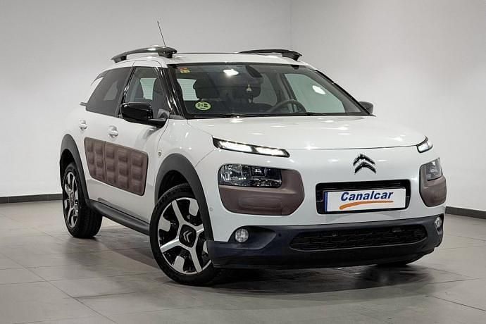 Usado Citroën C4 Cactus Shine 92 CV (67 kW) 2014 Blanco Utilitario