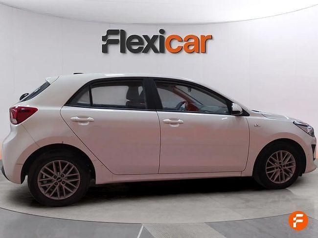 Usado Kia Rio 84 CV (61 kW) 2022 Blanco Berlina