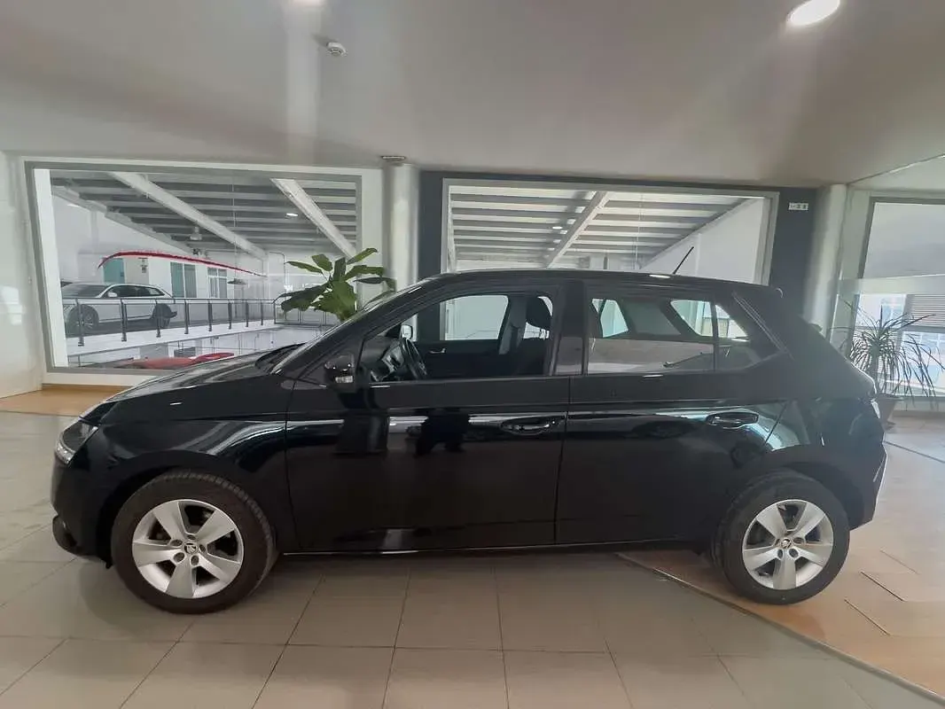 Usado Skoda Fabia Active 75 CV (55 kW) 2019 Negro Utilitario