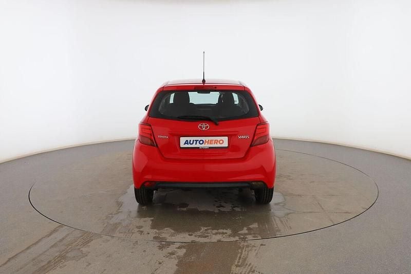 Usado Toyota Yaris Connect Style 90 CV (66 kW) 2014 Rojo Berlina