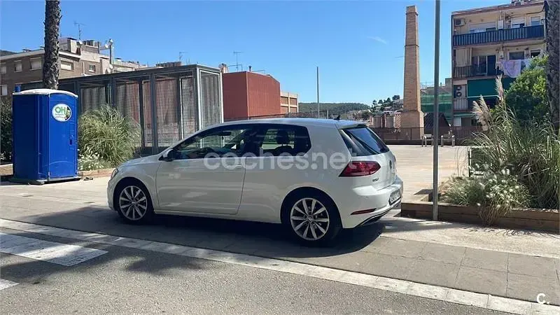 Usado VW Golf VII Advance 125 CV (91 kW) 2017 Blanco Berlina