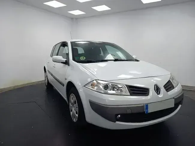 Usado Renault Mégane II Authentique 85 HP (62 kW) 2006 Branco Sedan