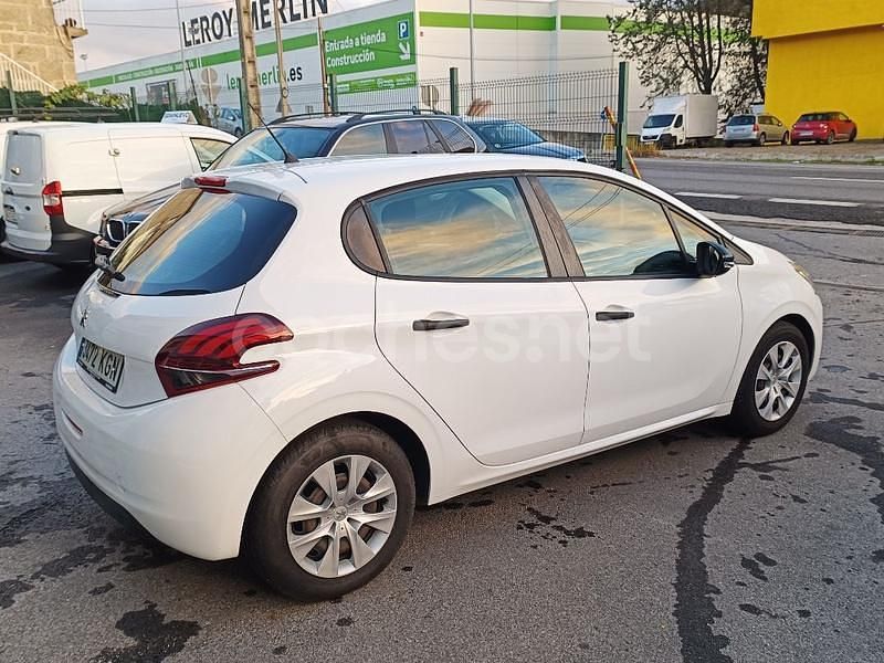 Usado Peugeot 208 Active 75 CV (55 kW) 2018 Blanco Utilitario