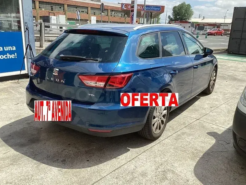Usado Seat Leon Style 110 CV (80 kW) 2017 Azul Familiar