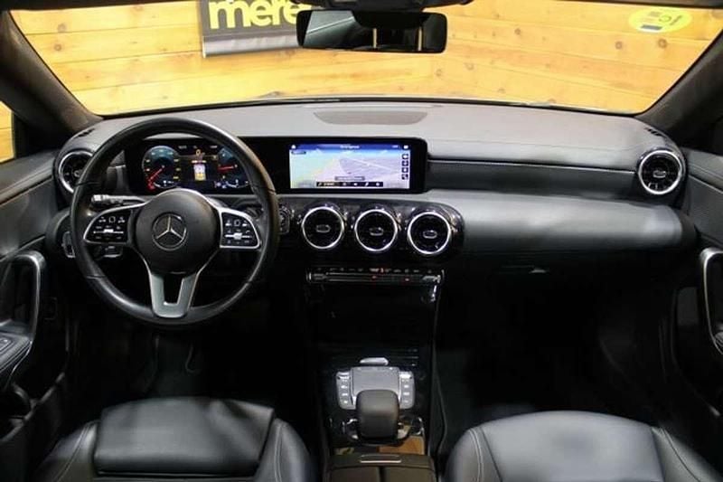 Usado Mercedes CLA220 Shooting Brake 190 CV (139 kW) 2021 Gris / plata Familiar