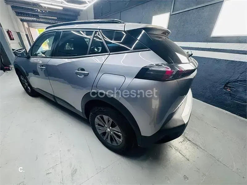 Usado Peugeot 2008 Style 110 CV (80 kW) 2021 Gris / plata SUV