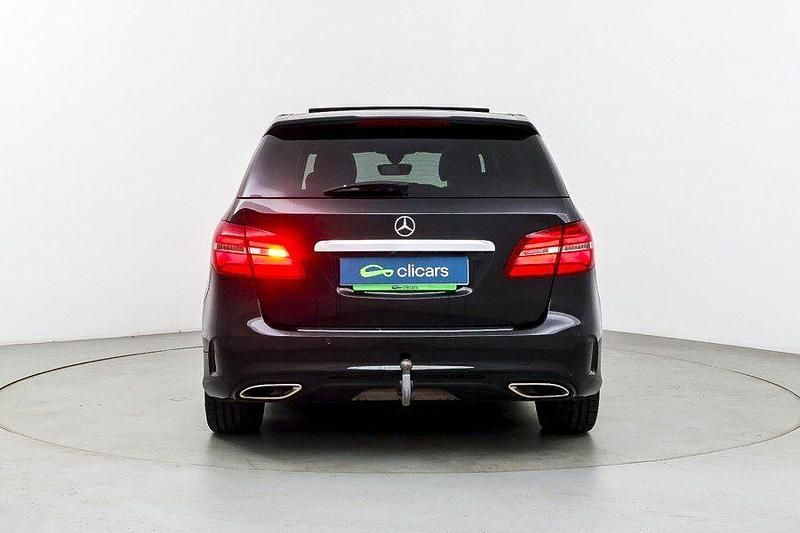 Usado Mercedes B180 122 CV (89 kW) 2016 Negro Monovolumen