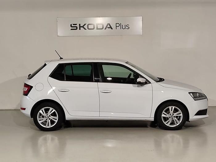 Usado Skoda Fabia Ambition 95 CV (69 kW) 2021 Blanco