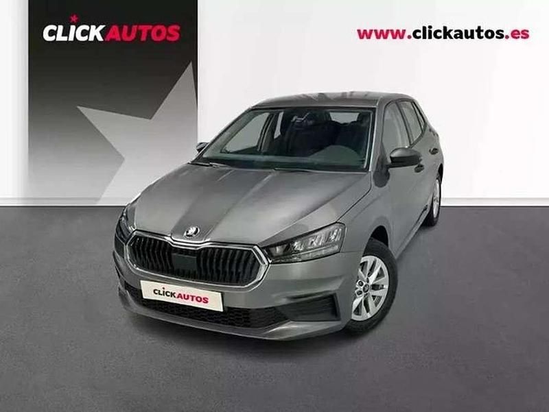 Usado Skoda Fabia Essence 80 CV (58 kW) 2025 Gris Utilitario